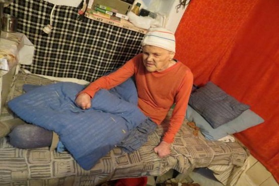 Mâncare caldă pentru 20 de familii de bătrâni